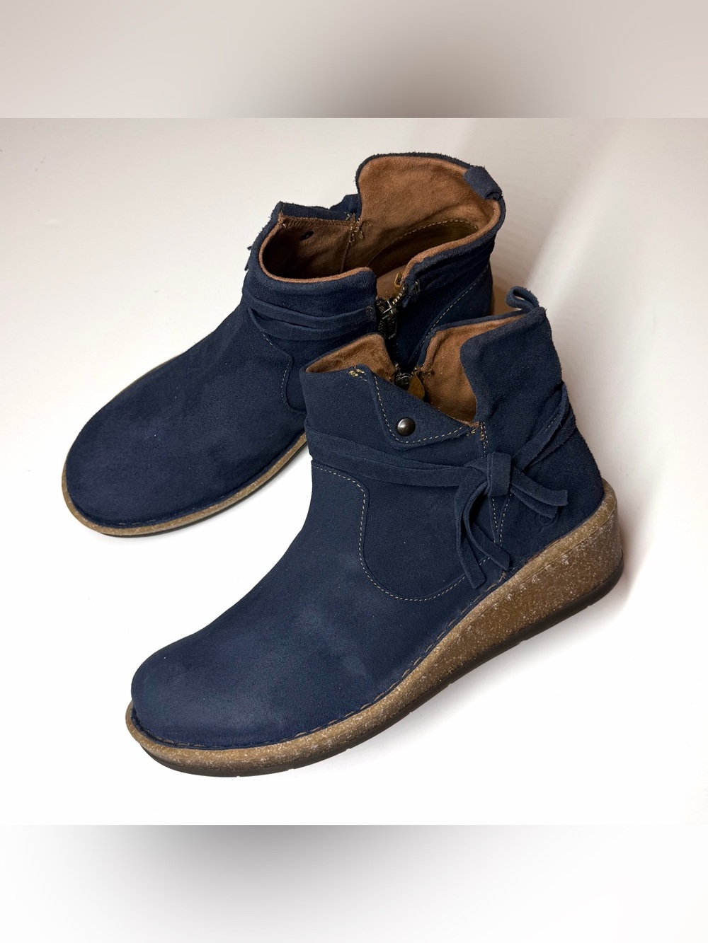 Born Women's Vaughn Round Toe Regular Ankle Booties Size - 10 M